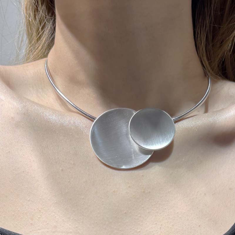 Punk Metal Frosted Brushed Round Pendant Necklace for Women Simple Silver Color Double Circle Geometric Necklace Jewelry серебряный