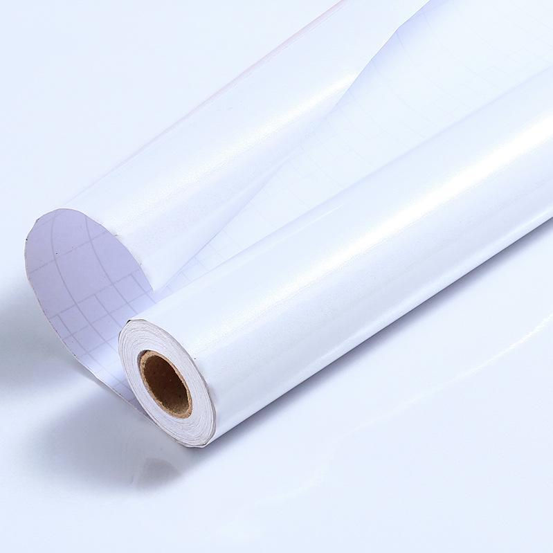 Renovace vodotěsného perlového nábytku a samolepicí samolepky na zeď