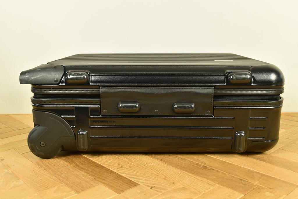 Rimowa Salsa Suitcase Carry-On Gloss Black Polycarbonate 33L from Germany