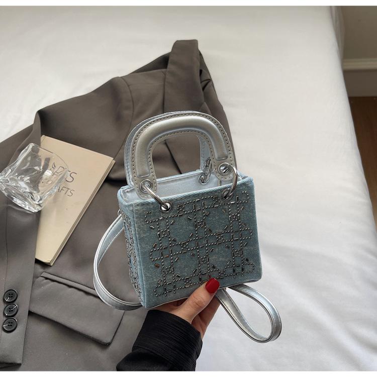 

Модный тренд, повседневный нишевый дизайн, портативная сумка принцессы Дианы, женская, 2025 новинка, зарубежный стиль, женская наплечная сумка-мессенджер