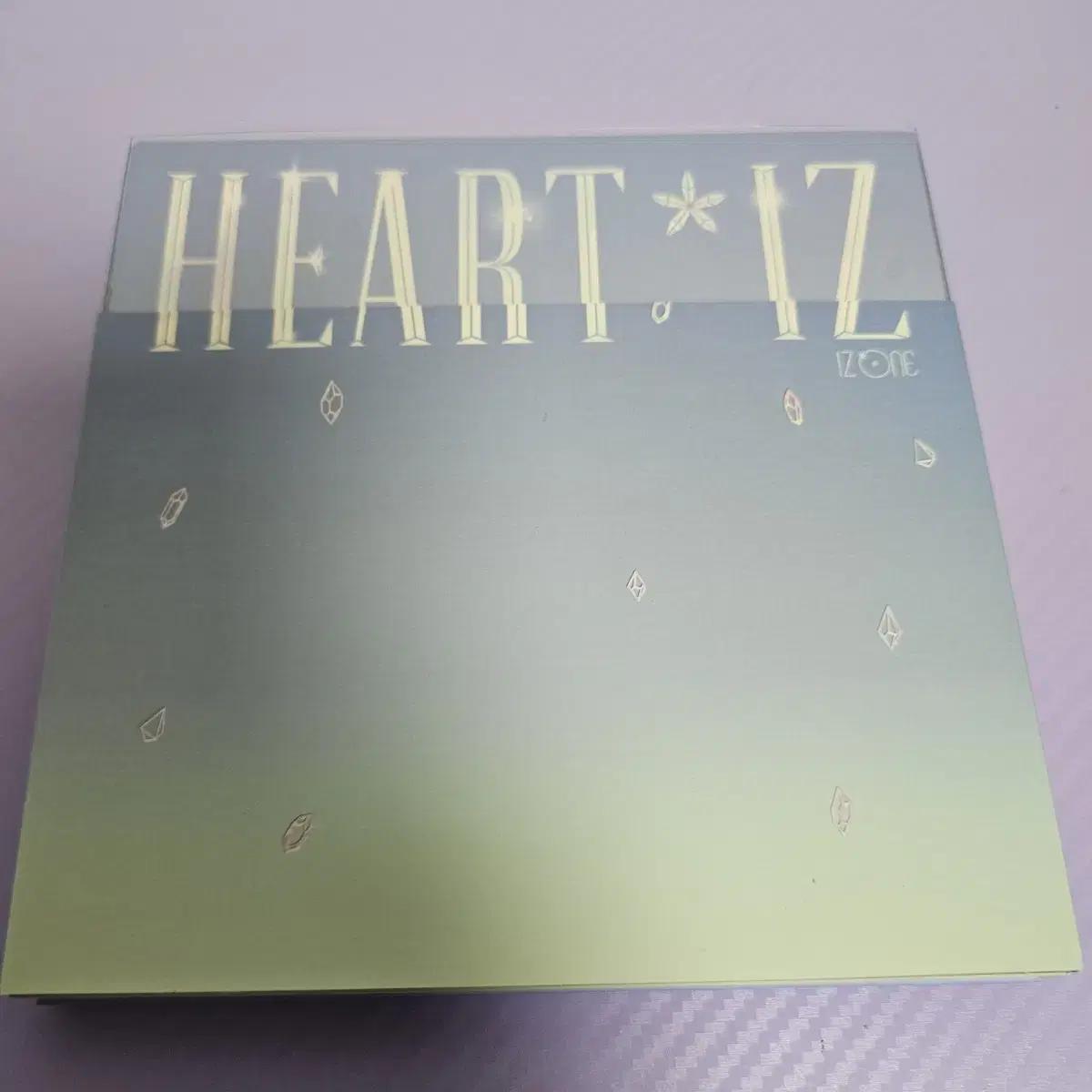 

Iz*one Сердечные глаза Сапфировая версия Альбом-рукав Джоюри