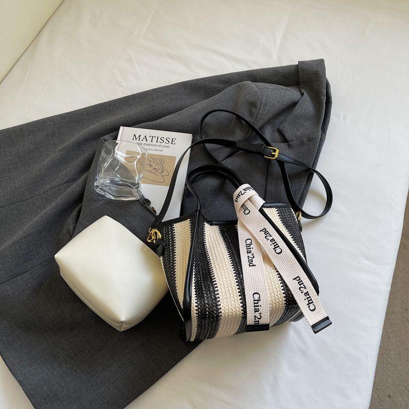 

Contrast Color Stripe Woven Small Bag Women 2025 New Fashion Portable Bucket Bag Summer Versatile Commuter Messenger Bag Black