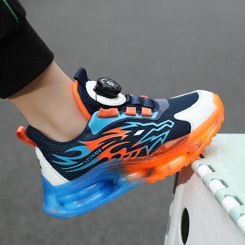 Middle-aged and older children's running shoes, breathable mesh shoes, boys' sports shoes 2025 summer rotating buckle classmate sports shoes