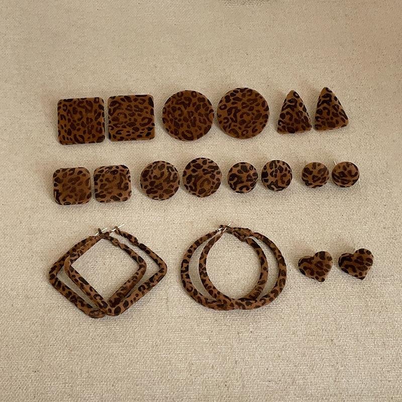 Herbst- und Winteratmosphäre Leopardenmuster Flanell Ohrstecker Damen Leichter Luxus Retro Einfache Persönlichkeit Mode Exquisite Vielseitige Ohrringe
