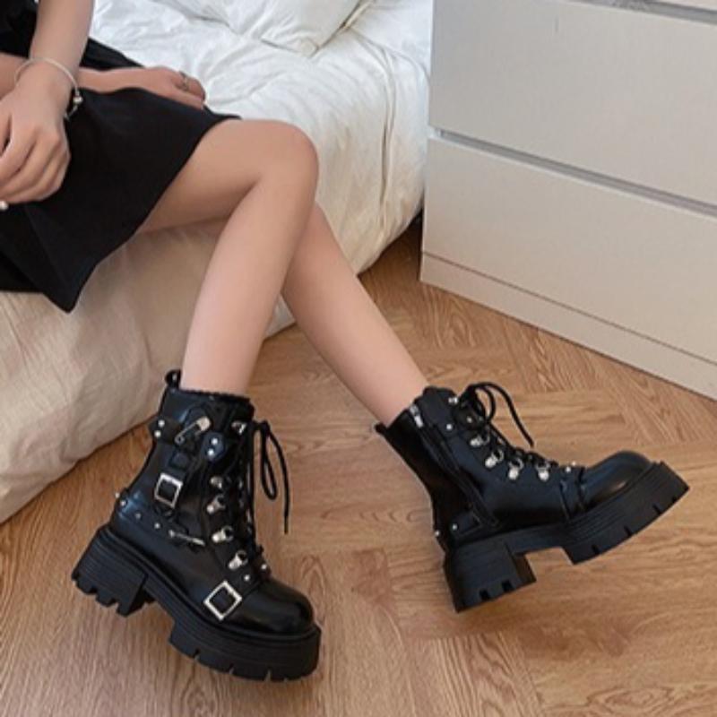 Fashion 2025 New Women Rivet Chain Design Short Boots Metal Decor Black Punk Style Women Shoes Gothic Shoes Street Trend Lady Rock Boots
