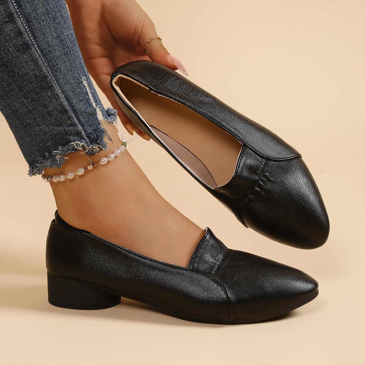 

2025 new spring soft leather single shoes women s thick heel medium heel black women s shoes mother shoes shallow mouth pointed wedge heel shoes 35 чёрный