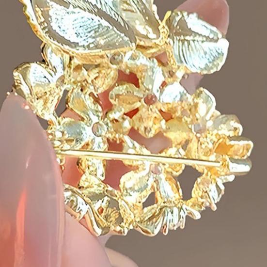 Broche para Mujer Brillo Alto Incrustación de Pedrería Diseño de Hortensia Brillante Pin de Solapa Suéteres Cuellos Sombreros Bolsos Abrigos Bufandas Insignia Accesorio de Atuendo