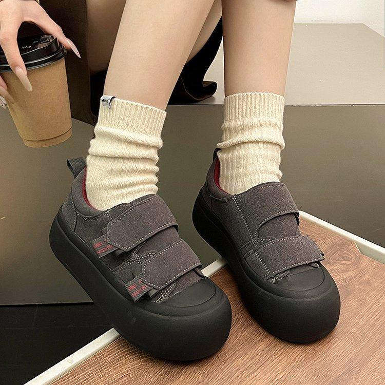 

Velcro round head casual board shoes women s 2025 autumn new ugly cute bread shoes versatile retro leopard print big head shoes 35