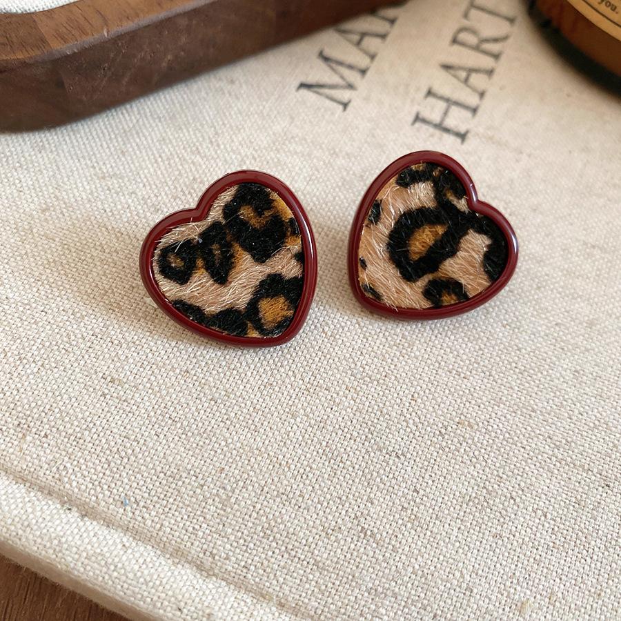 French retro autumn and winter geometric leopard print earrings stud earrings personalized earrings design sense niche