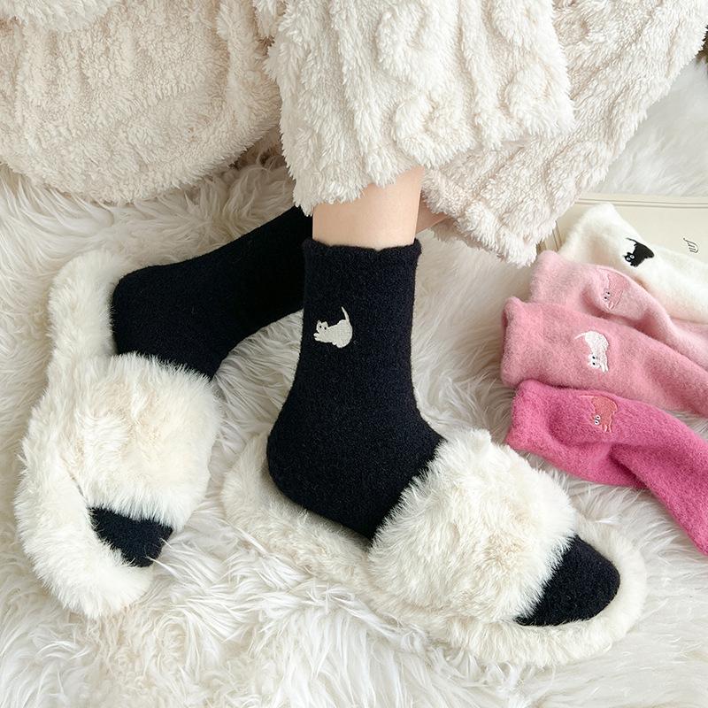 Damen Herbst und Winter Neu Samt und Dick Warm Katze Bestickt Zuhause Schlaf Schlauchsocken