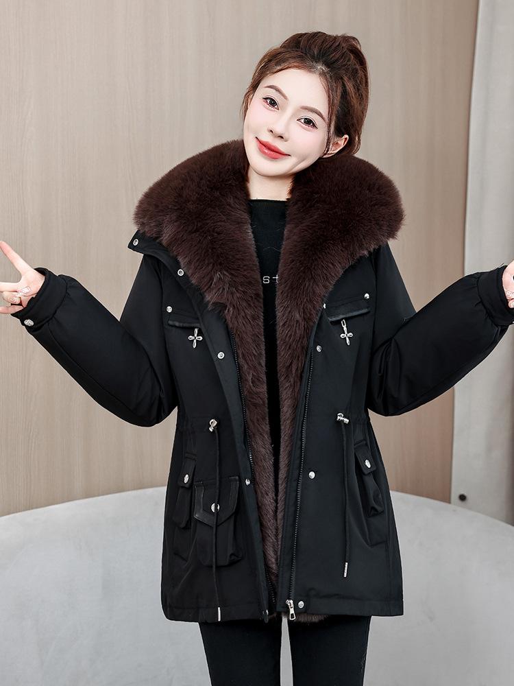 Pie overcome women's winter short style, big fur collar, waist closed and thickened plush liner jacket, multi-color spot.
