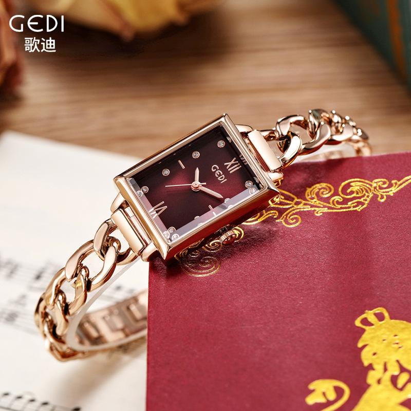 Plaque Carrée Créative pour Femmes Bracelet de Niche en Alliage Montre à Quartz Étanche