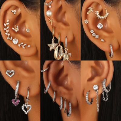 Set di Stud e Ear Cuff in Cartilagine Europei e Americani: Gioielli per Piercing Stratificati di Alta Gamma da Donna