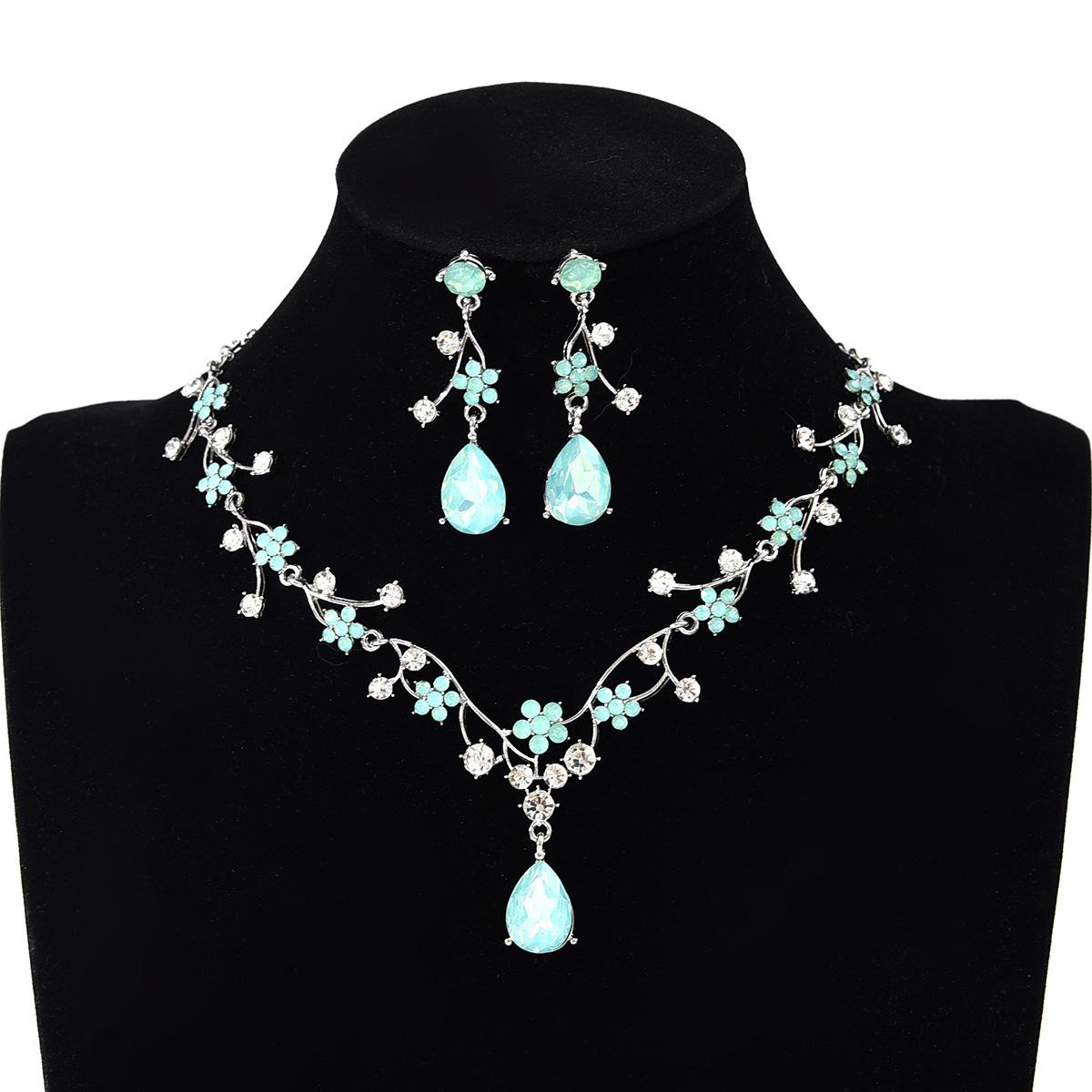 

New fashion temperament flower zircon super flash necklace earrings set bridal dress necklace jewelry spot wholesale