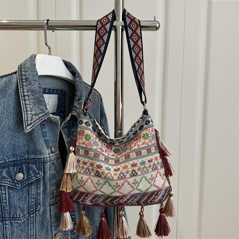 Bohemian Tassel Shoulder Bag for Women Fashion Ethnic Style Crossbody Tote Purse