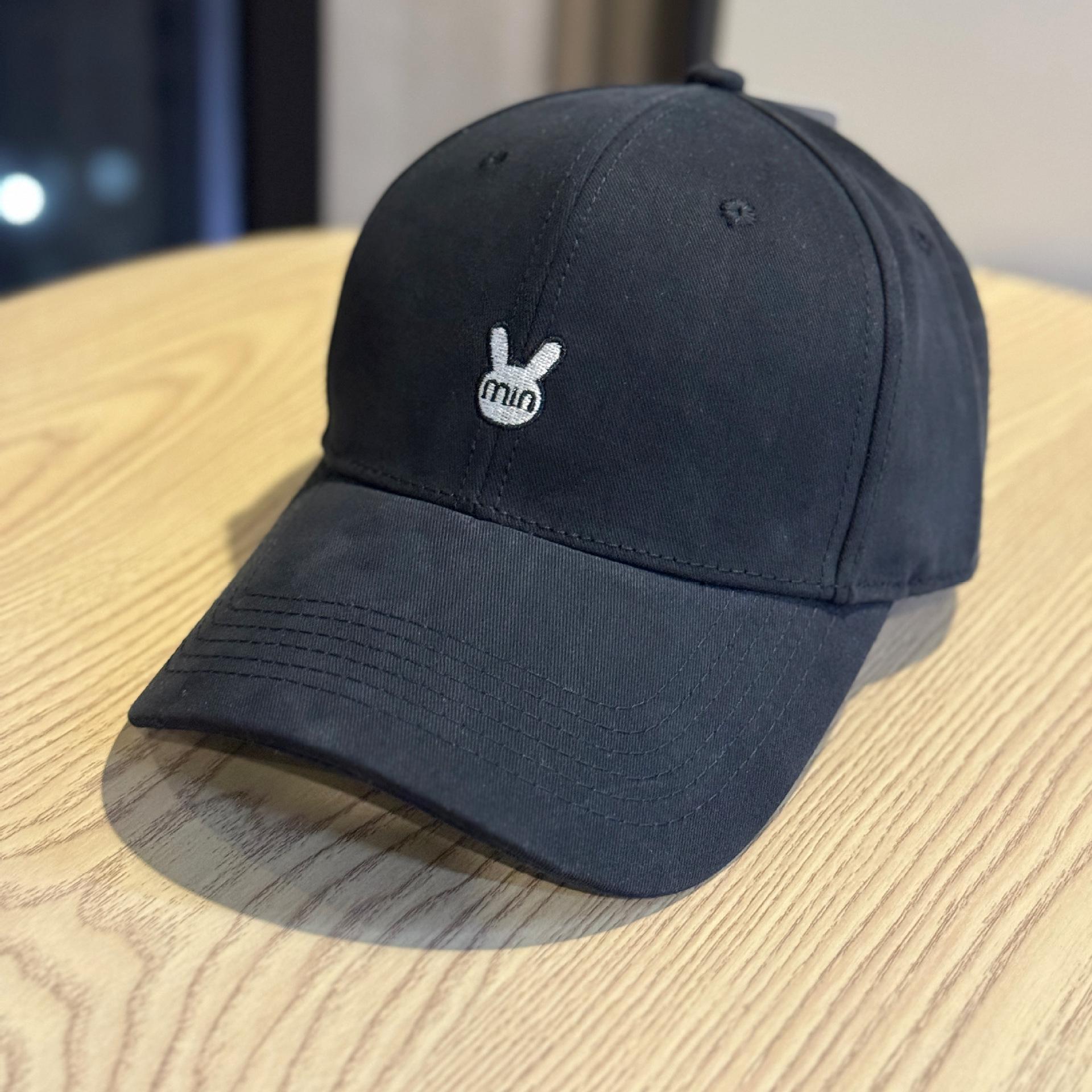 

Spring and summer new cartoon embroidered baseball cap for women, versatile hard-brimmed cap, outdoor sun hat that makes the face look smaller and Adult54-60Adjustable чёрный