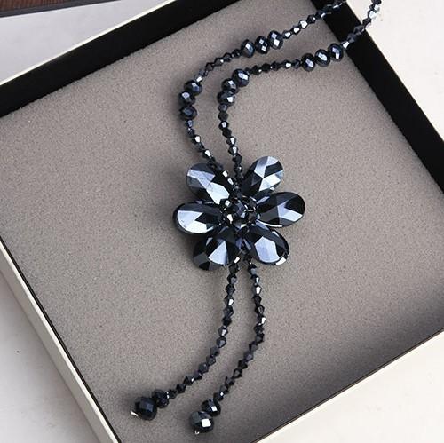 Geometrisk anhengskjede med store og små firkanter