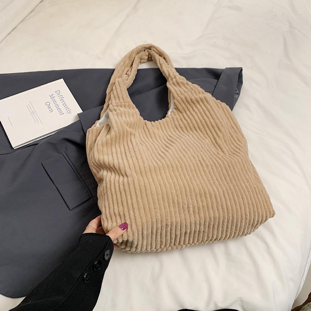 Korean ins temperament lady commuter velvet shoulder bag new literary and artistic style college student class tote bag