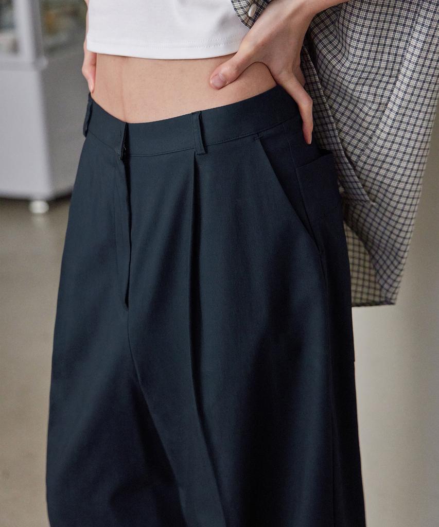 Leondeondada One-Tuck Over Wide Pants, Navy