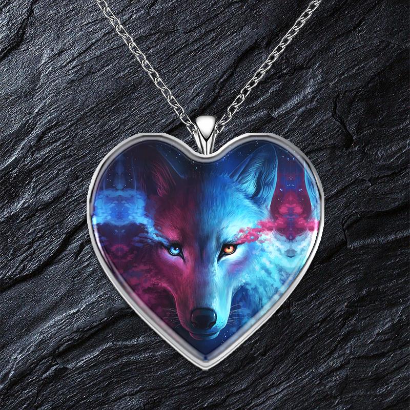 

Стильное крутое колье в форме сердечка