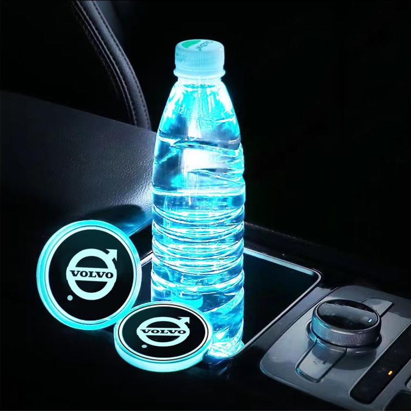 7barevné LED světlo do držáku na nápoje v autě Svítící podtácek Podložka pod hrnek na vodu pro Volvo V50 XC60 V40 XC90 S60 XC40 V60 V70 S90 Olestar AWD T6