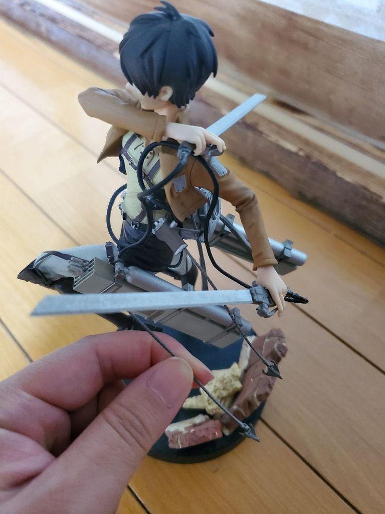 [USED] Attack On Titan Eren Yeager Figure