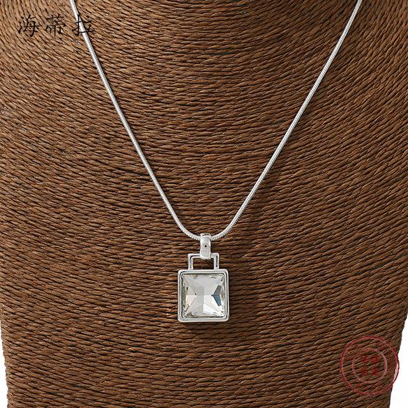 Pandantiv pătrat cu zirconiu strălucitor, lanț de claviculă pentru femei la modă și versatil.