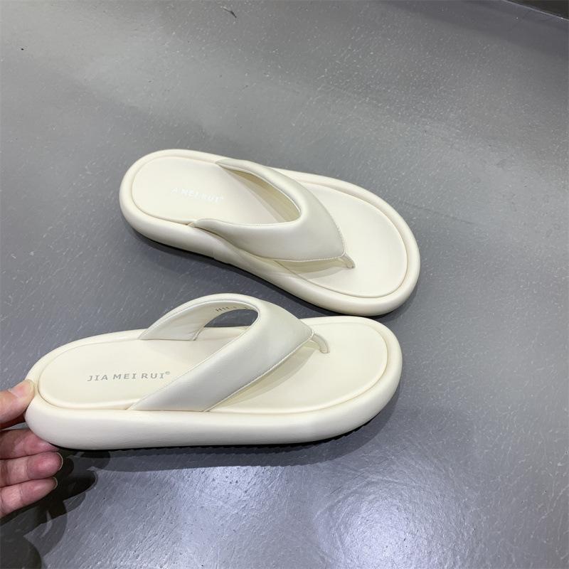 Thick-soled Flip-flops Shoes Women's Shoes Wear 2025 New Summer Soft-soled Shit-stepping Sandals Beach Sandals