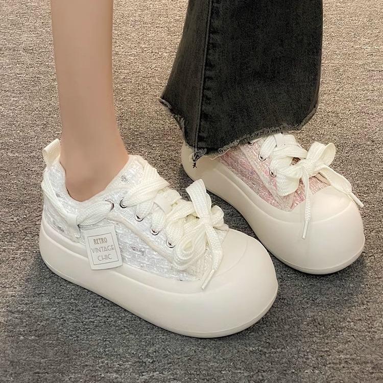 Xiaoxiangfeng little white shoes women's 2024 spring new popular platform canvas shoes bread shoes with skirts school board shoes
