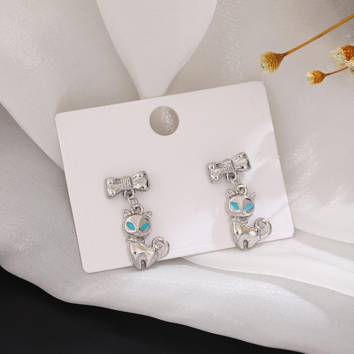 

Милые и простые серьги в виде мультяшных кошек, идеально подходящие для любителей кошек