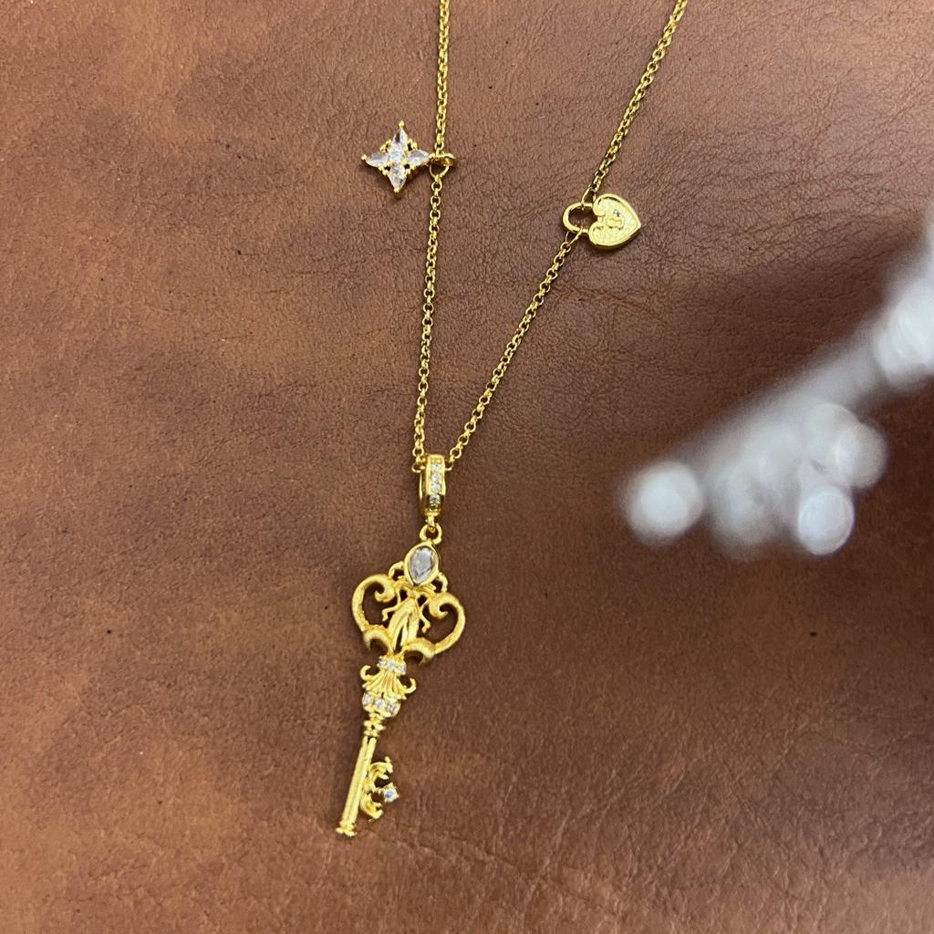 Brushed Craft Medieval Vintage Iris Key Necklace Light Luxury Niche High-End Clavicle Chain