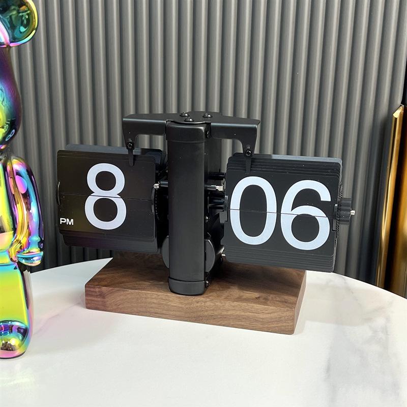 MiaoKe Retro Automatic Walnut Flip Clock: Simple Desktop Decor