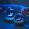 3D різьблена кришталева куля з кольоровою підсвічуваною дерев'яною основою - Декор для дому та нічник