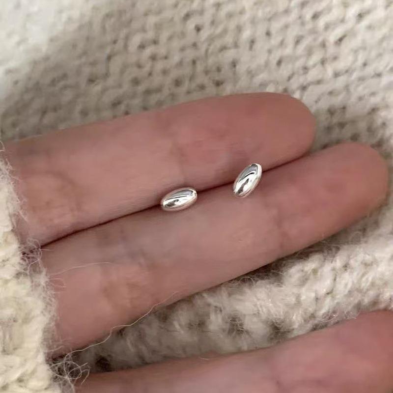 Raising Ear Holes, Small Stud Earrings for Women, Simple, Sweet, Small and Fresh Earrings, Niche Design, Versatile Earrings