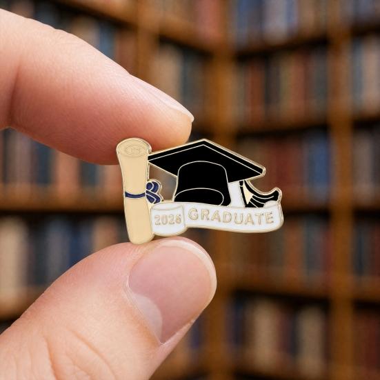 Broche Épingle de Diplôme 2026, Broche à Revers Émail Chapeau de Diplôme Étoile Rouleau de Papier, Badge Commémoratif Classe de 2026 pour Lycéen Étudiant Universitaire