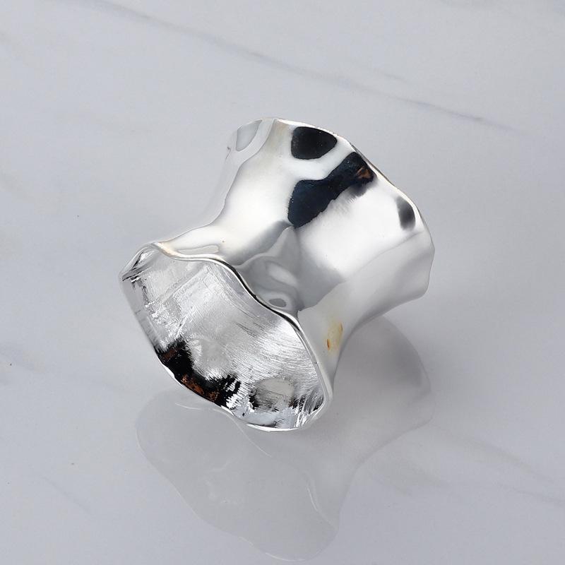 Elegant Metal Napkin Ring for Table Setting Décor