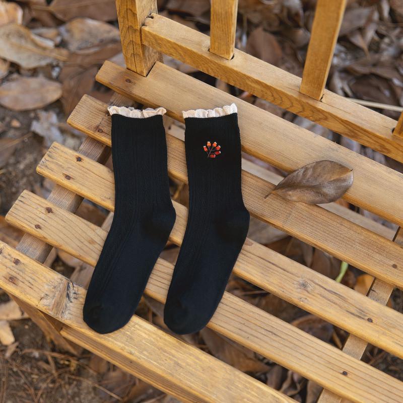Flower Embroidered Middle Tube Socks Women Autumn Winter Fashion Harajuku Vintage Cotton Long Socks Japanese Kawaii Ruffle Socks