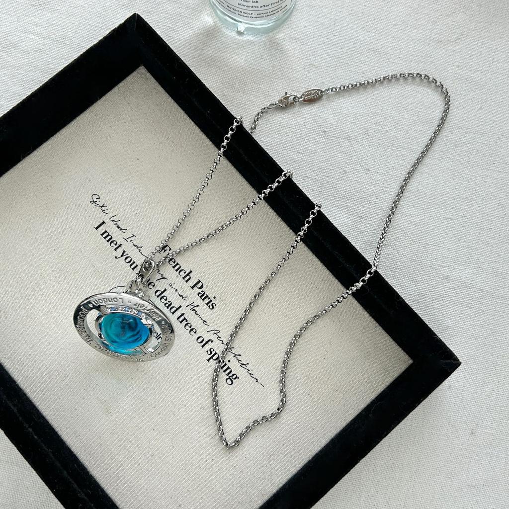 Collana lunga da donna con ciondolo Saturno tridimensionale per maglione Gioielli di moda