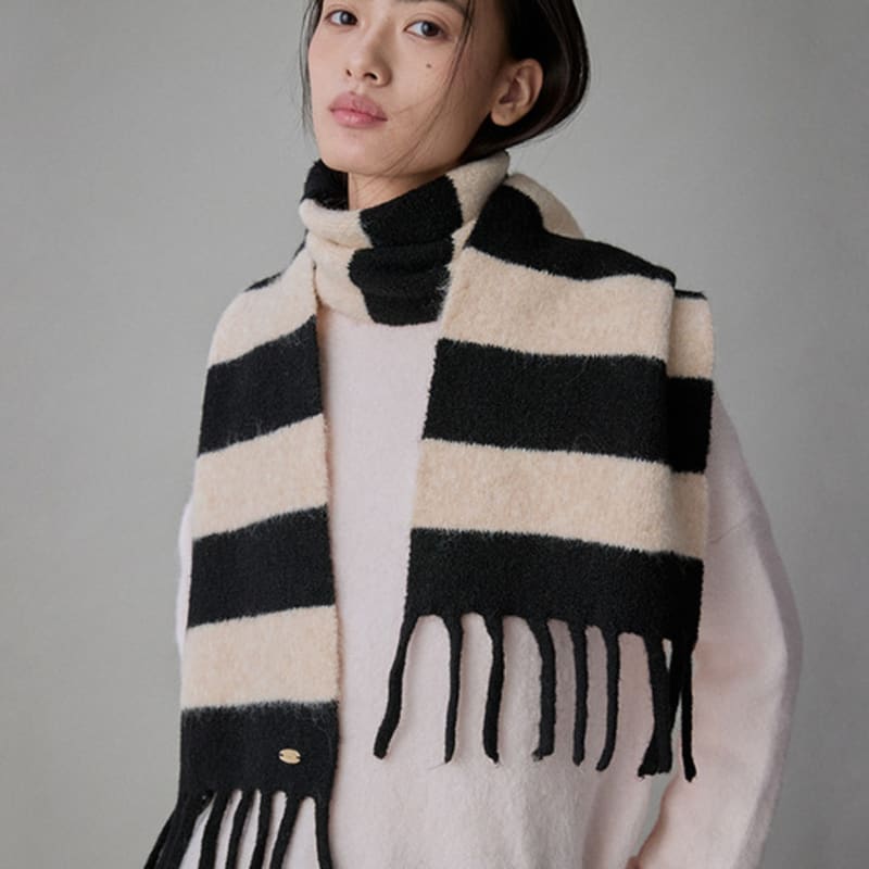 COQUET Heritage Stripe Wool Muffler Cream Black