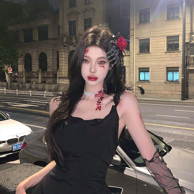 Pince à Cheveux Main Squelettique - Accessoire Griffe Rose Gothique - Épingle Latérale Macabre d'Halloween