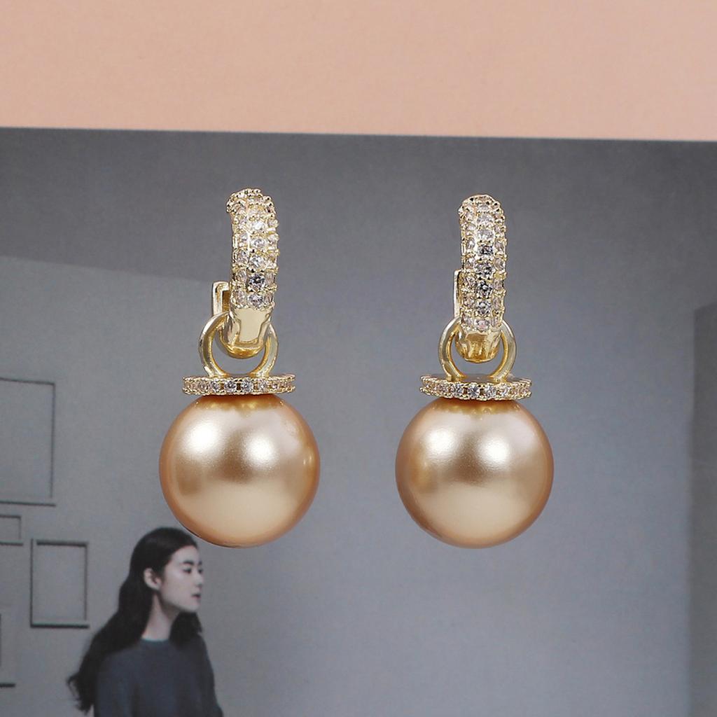 Exquisite Korean Niche Design Earrings, Exquisite Fashion, Light Luxury, and Full of Pearl Earrings