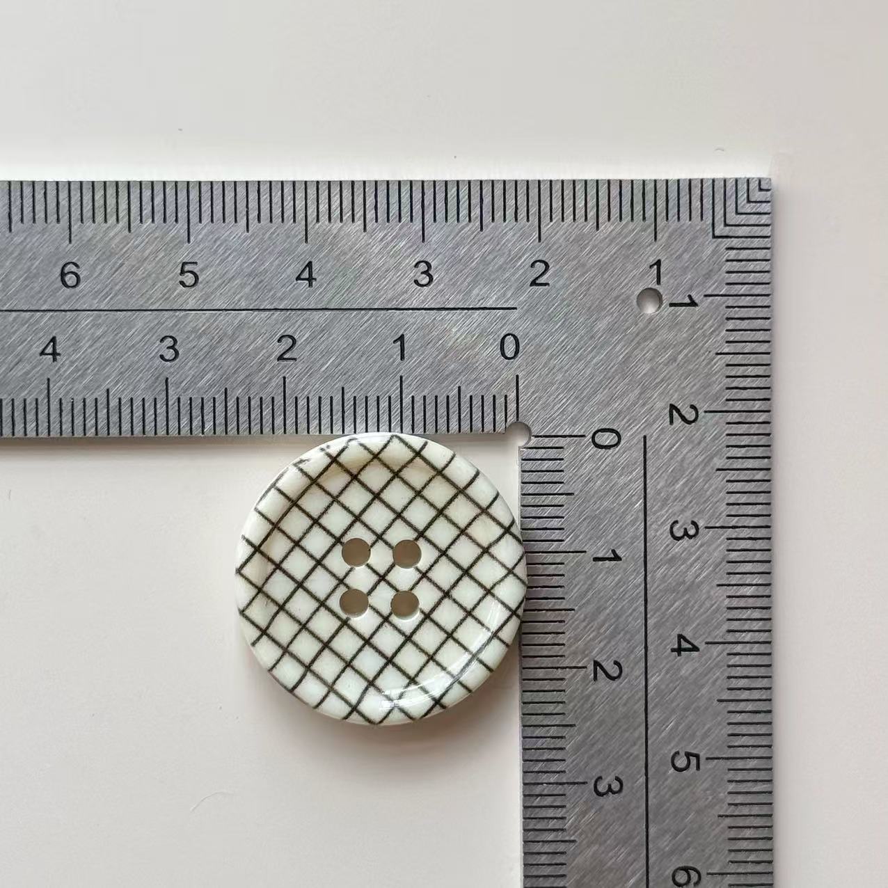 

10 шт. Цветные клетчатые круглые пуговицы, Материалы ручной работы, Аксессуары для одежды, Цветы для обуви, DIY, Осень, Зима, Новый стиль