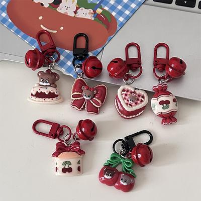 Schlüsselanhänger mit kleinem Bären, Kuchen, Kirsche und Schleife, für Frauen und Mädchen, exquisiter Kopfhörer-Etui-Anhänger, Rucksack-Dekoration, Geschenke
