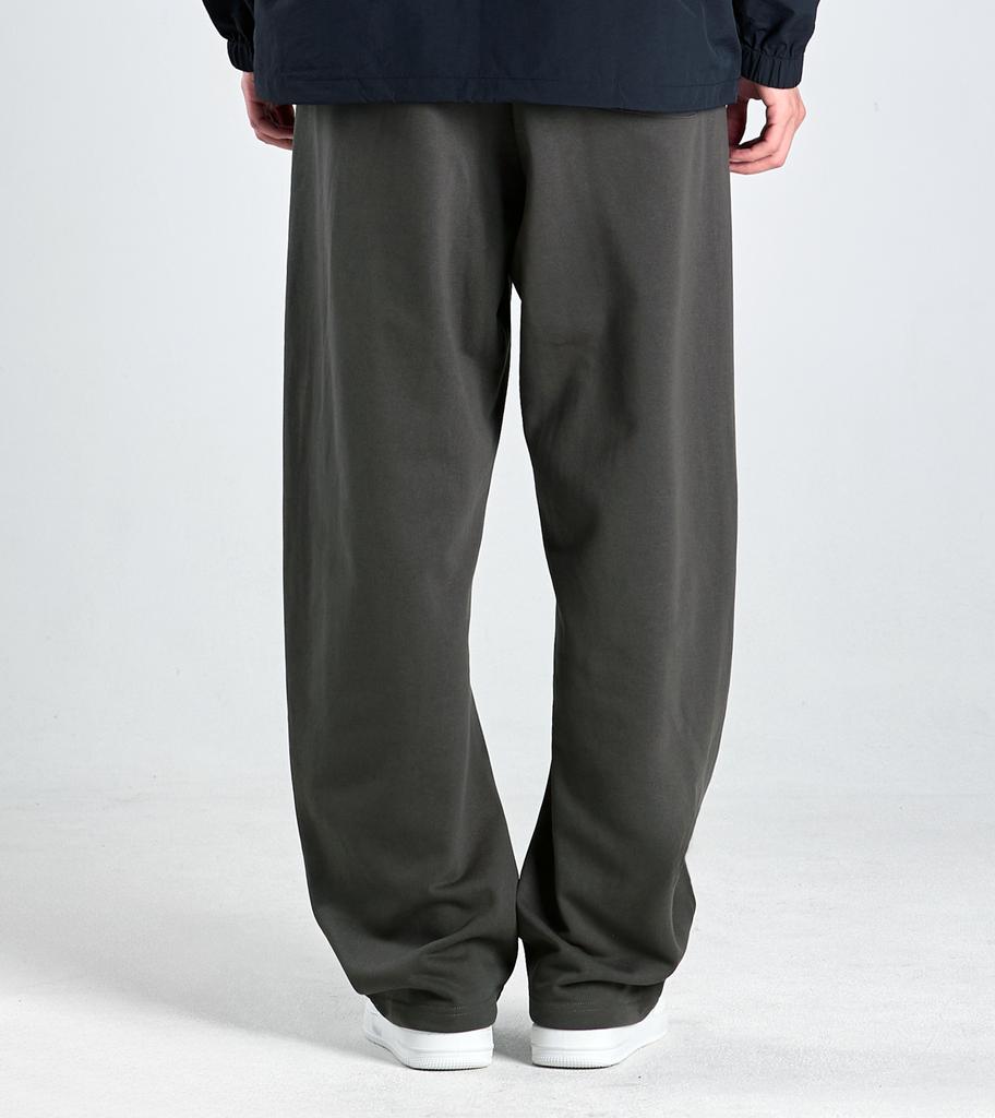 Beoteunseoul Curved Volume Line Elastic Waist Sweatpants (Khaki)