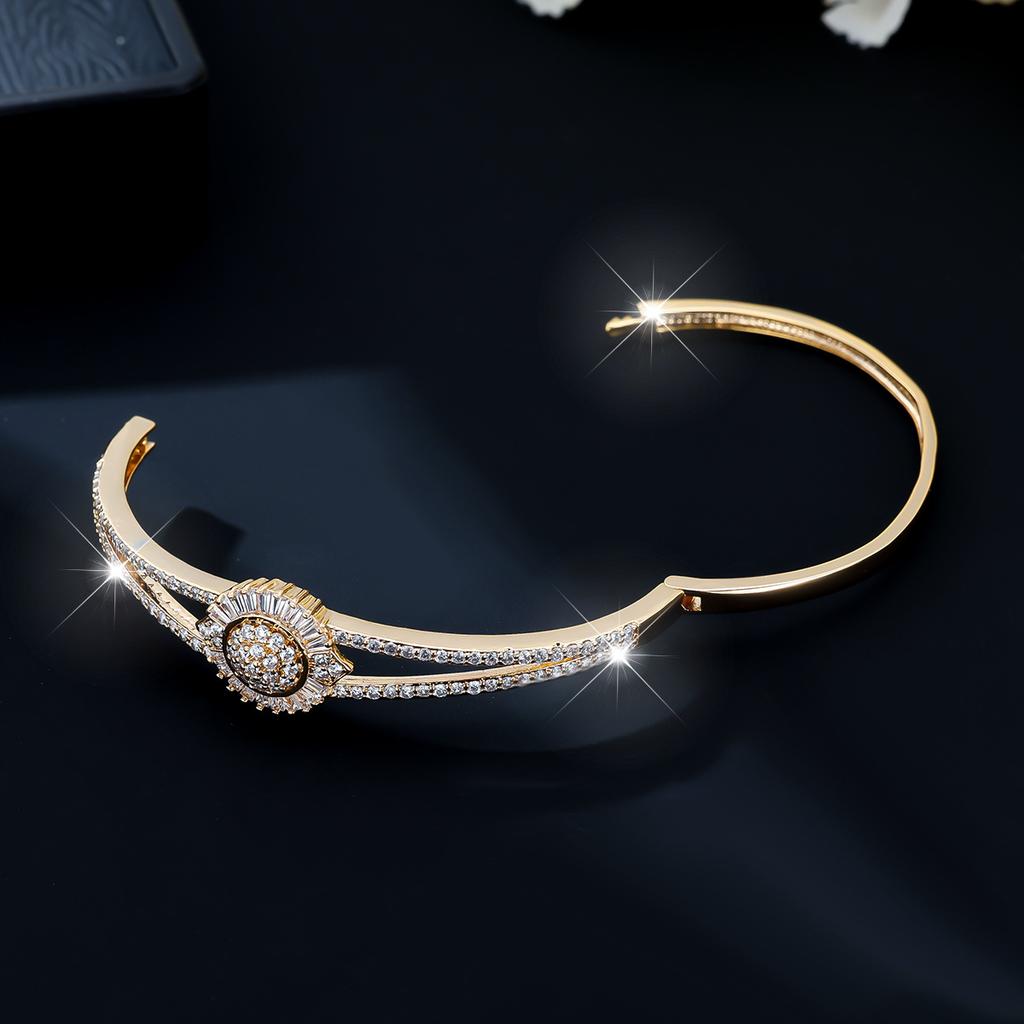 Light Luxury Flower Zircon Bracelet for Women with Open Design, High-end, Temperament Hand Jewelry