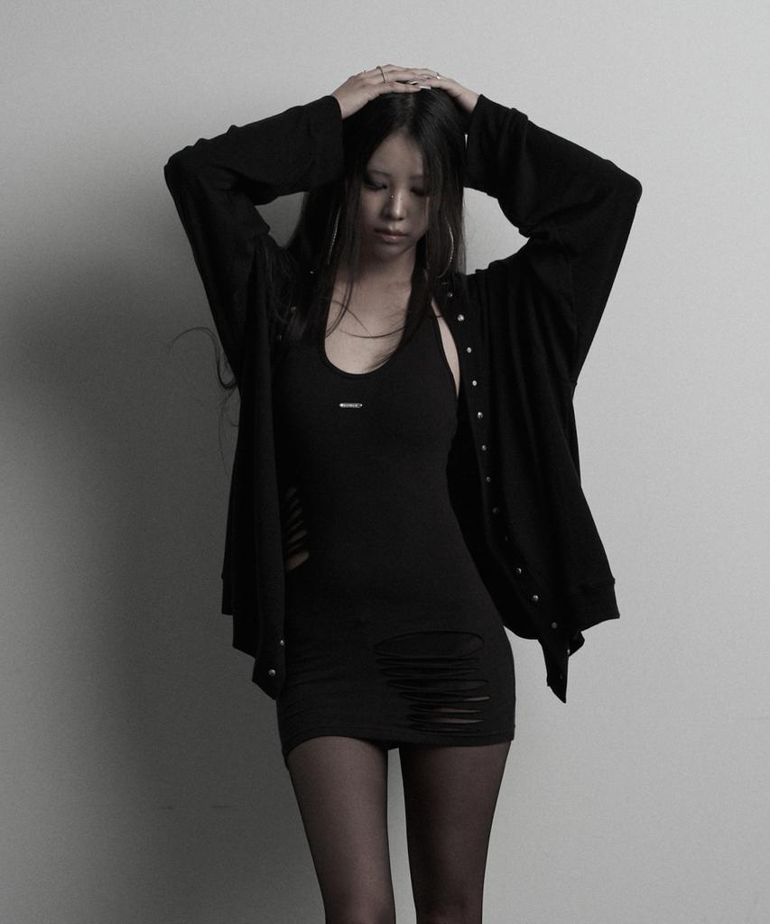 URBANUNIQUE LABEL Hand-Cut Damaged Halterneck Sleeveless (Black)
