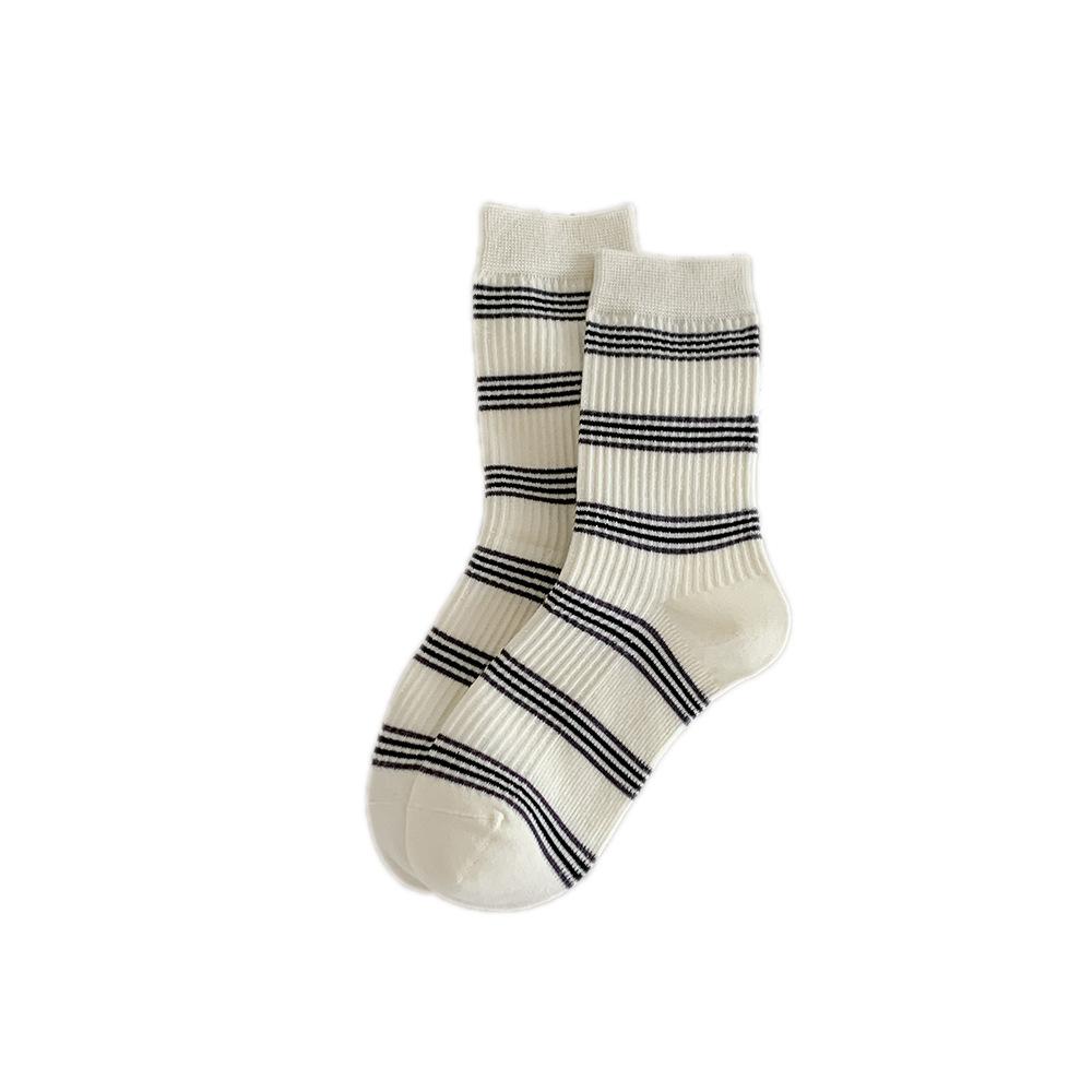 

Черно-белые полосатые носки до середины икры для женщин, бесшовные, универсальные, дышащие и спортивные, школьный стиль для осени и зимы 1 pair молочный белый