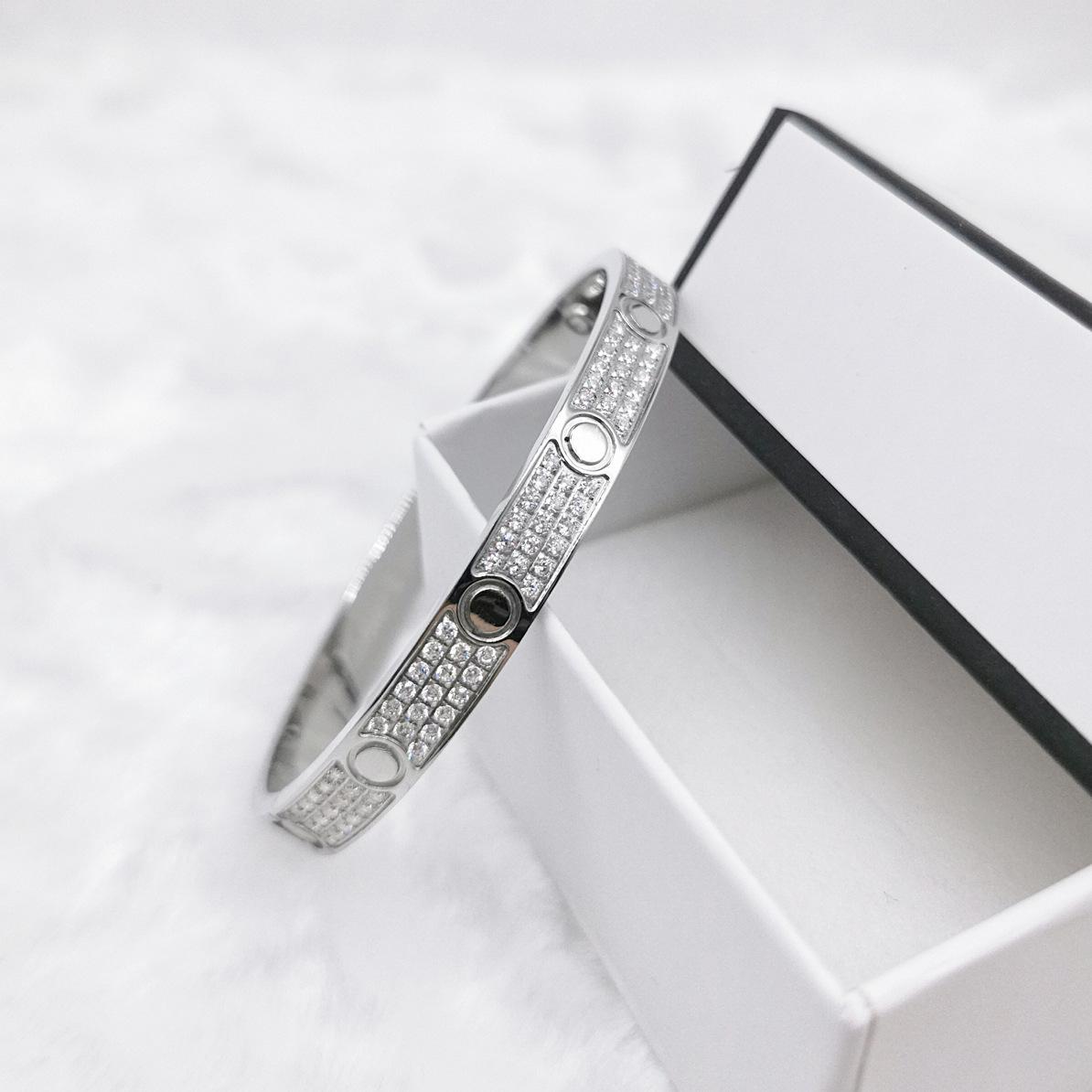 

Модный тренд Полный браслет Sky Star Новый браслет с пряжкой Браслет из титановой стали из золота 18 карат 19cm