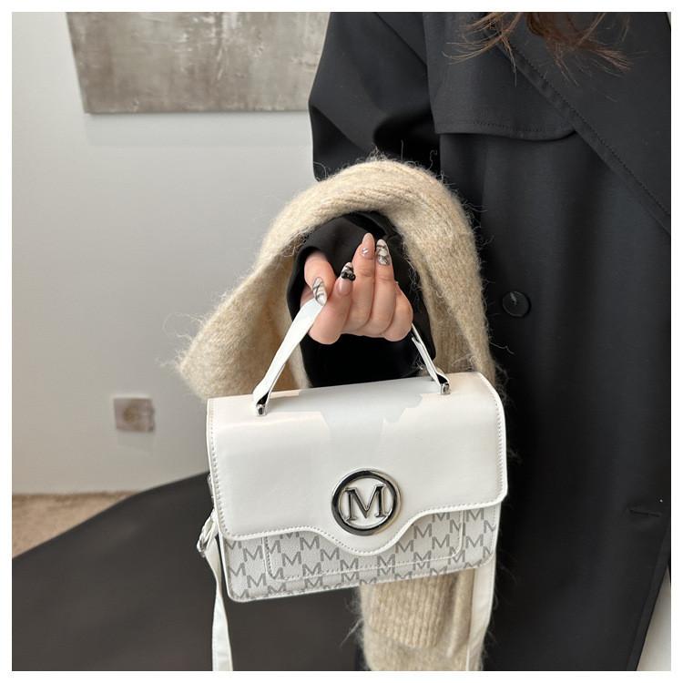 Letter Print Shoulder Bag Women Small Bag With Flap Closure For Daily Use Casual