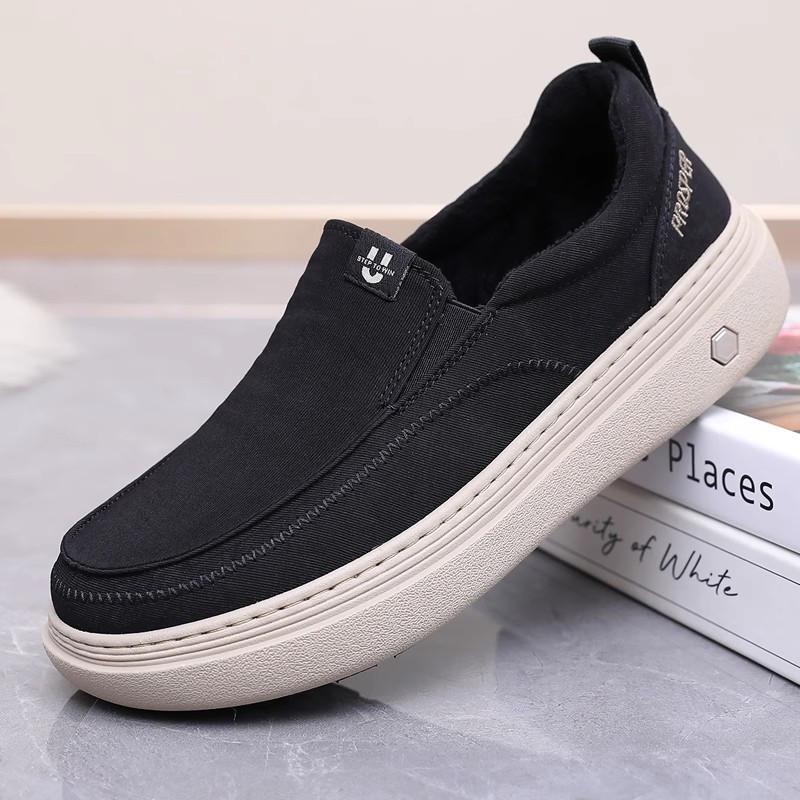 

Мужские 25-летние зимние стильные легкие слипоны на толстой подошве с флисовой подкладкой – теплые, удобные и повседневные. 41 чёрный